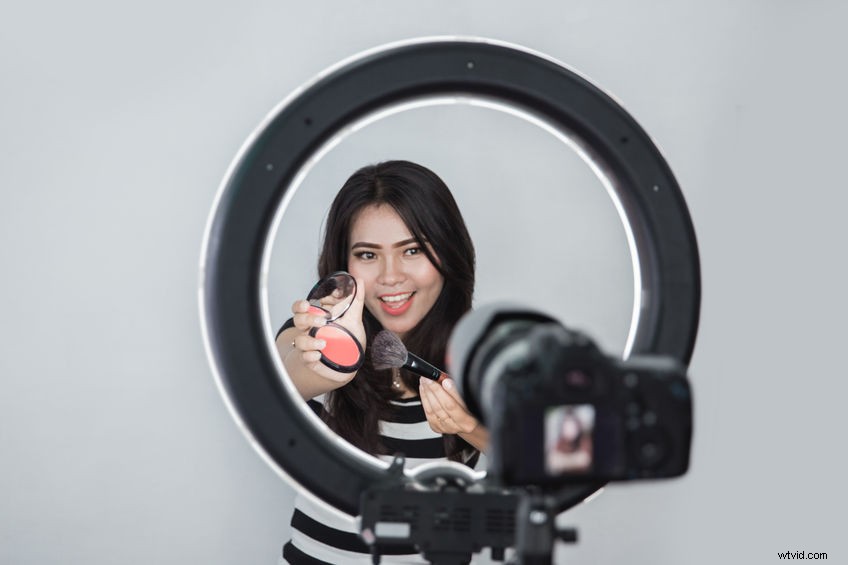 Best Ring Light Sizes for YouTubers: 10-Inch vs. 18-Inch Guide