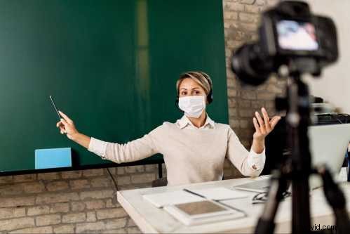 Mastering Live Streams in Virtual Classrooms: Essential Guide for Educators