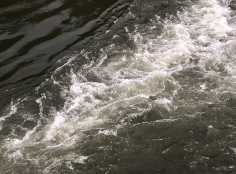 How to Create Stunning Long Exposure Photos on iPhone & iPad Using Live Photos