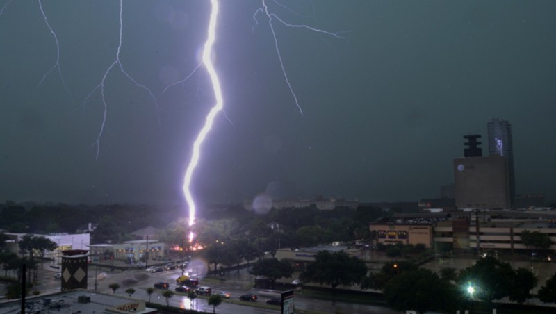 Breathtaking Close-Up Photo of a Lightning Strike in Texas