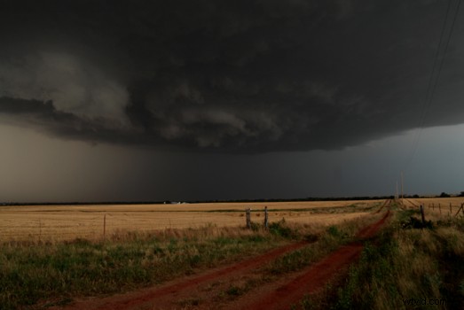 Breathtaking Close-Up Photo of a Lightning Strike in Texas