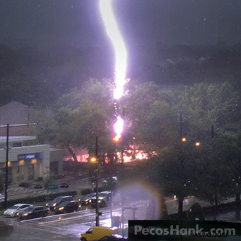 Breathtaking Close-Up Photo of a Lightning Strike in Texas