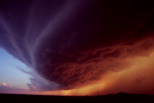 Breathtaking Close-Up Photo of a Lightning Strike in Texas