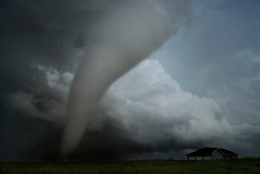 Breathtaking Close-Up Photo of a Lightning Strike in Texas