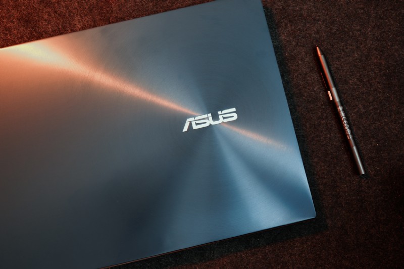 ASUS Zenbook Pro Duo 15 OLED Review: Is the 2nd-Gen Dual-Screen Laptop Worth It? | Fstoppers