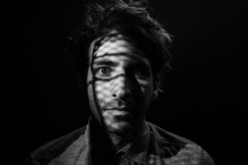 Master Dramatic Portraits: Unlock Shadow Photography Techniques