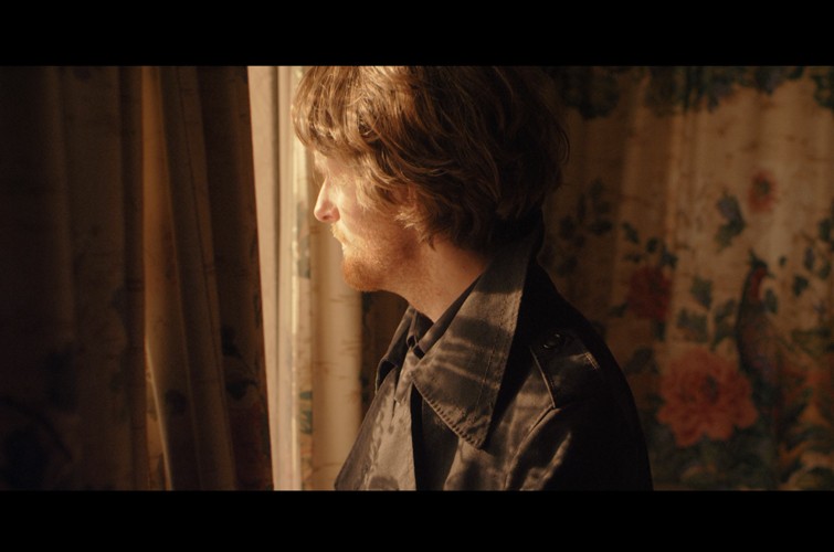 Mastering Tungsten Lighting in Daylight-Balanced Scenes: Pro Techniques