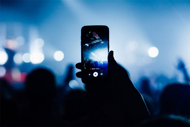 Master Vertical Video Creation: Origins, Tips & Shareable Social Media Content