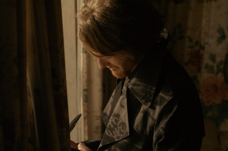 Expert Tips: Recreate Stunning Evening Light Indoors on a Budget with One Light