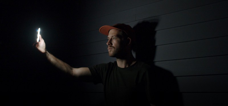 10 Expert Tips for Professional-Quality Selfies at Home – No Studio Needed