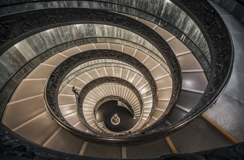 Master Conversational Filming with a 14mm Lens: Avoid Distortion & Capture Natural Dialogue