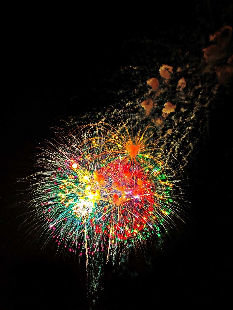 Download 25 FREE 4K Firework Video Clips: Stunning Bursts, Smoke & Sparks from Shutterstock