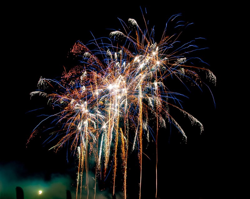 Download 25 FREE 4K Firework Video Clips: Stunning Bursts, Smoke & Sparks from Shutterstock