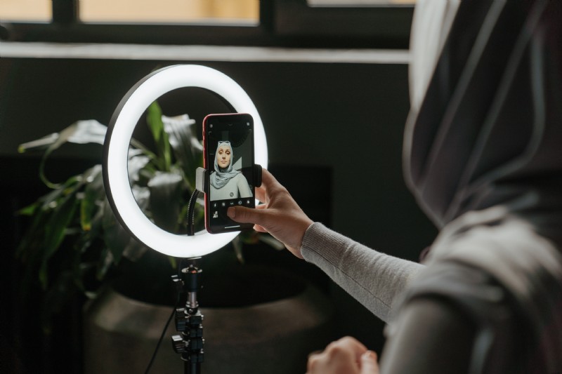 Master Smartphone Filmmaking: Essential Gear & Pro Tips