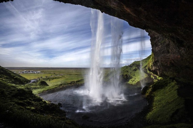 How to Capture Stunning Waterfall Photos: Expert Camera Settings Guide