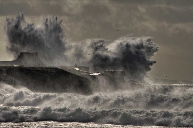 Master Winter Sea Photography: Pro Tips for Dramatic Coastal Shots