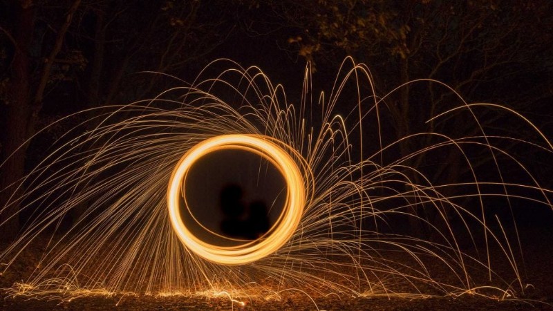 Master Steel Wool Photography: Easy Guide to Stunning Light Sparks & Trails