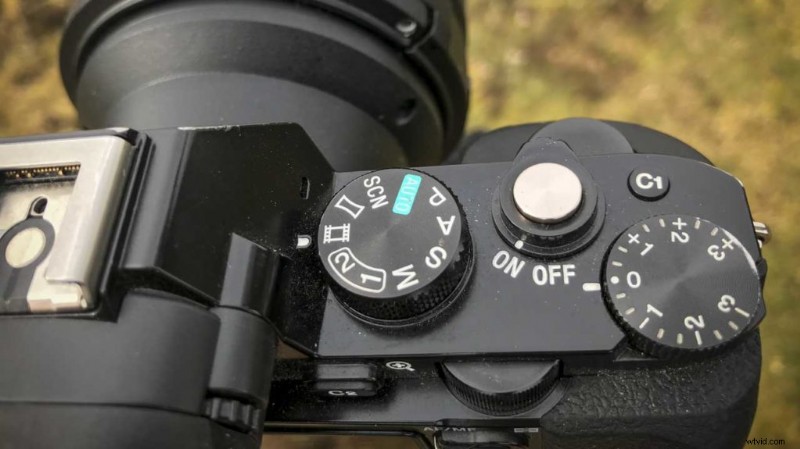 Optimal Shutter Speed for Filming Moving Subjects: Video Guide