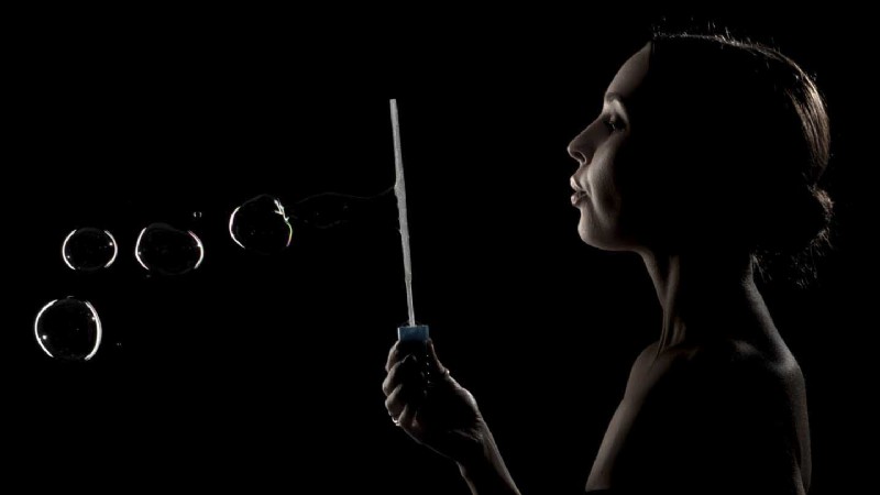 Master Rim Lighting: Pro Techniques for Dramatic Portraits & Product Shots