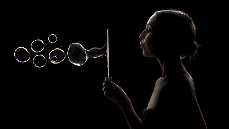 Master Rim Lighting: Pro Techniques for Dramatic Portraits & Product Shots