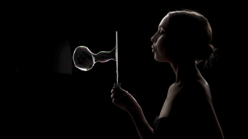 Master Rim Lighting: Pro Techniques for Dramatic Portraits & Product Shots