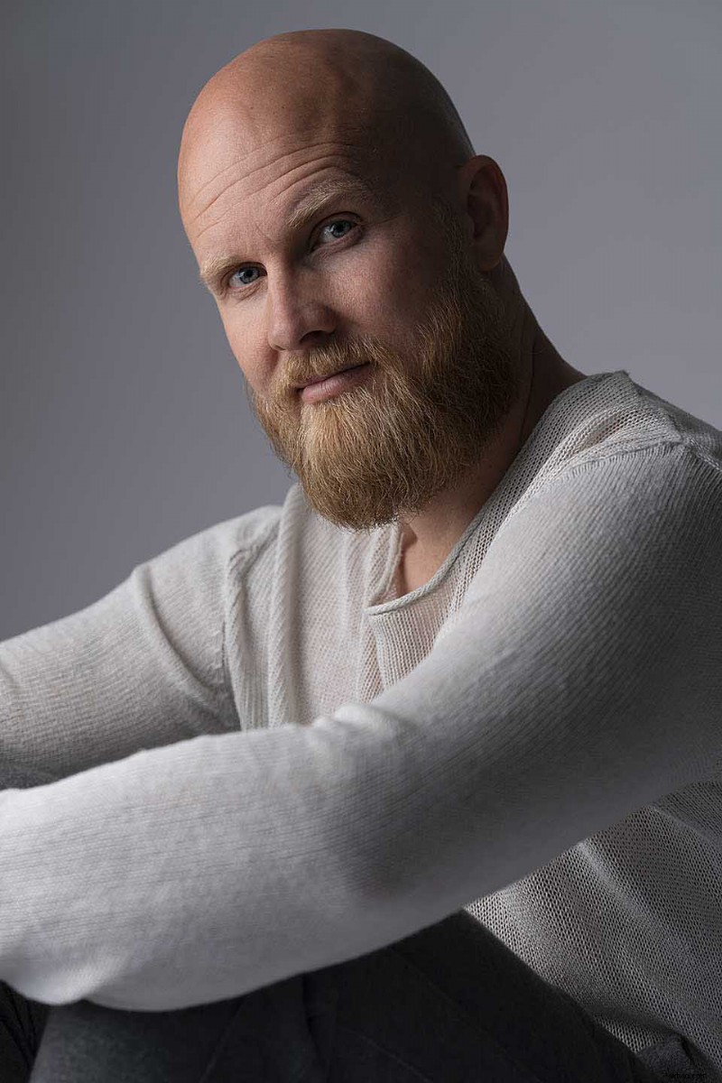 Master 5 Stunning Portrait Looks with Just One Light