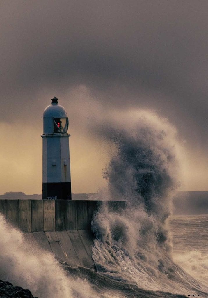 How to Capture Stunning Crashing Waves: Expert Photography Guide