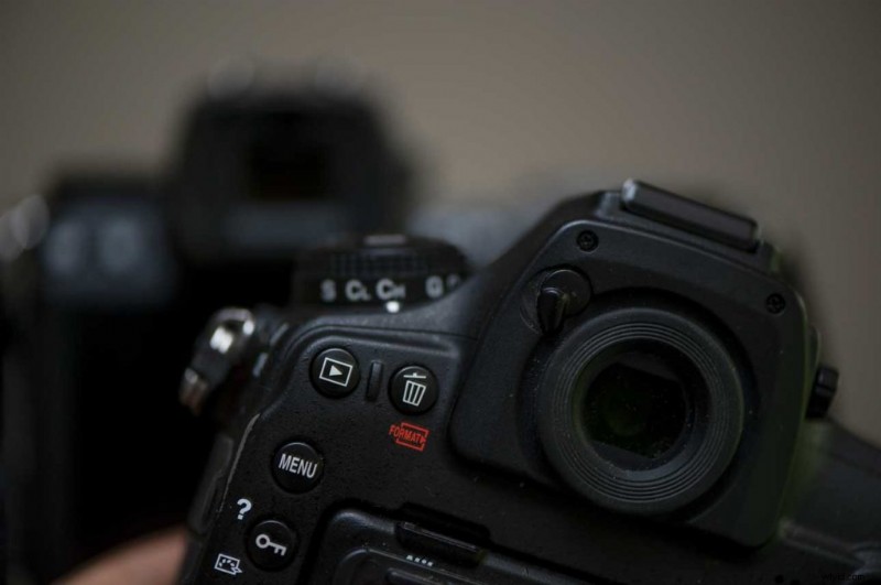 DSLR vs Mirrorless Cameras: In-Depth Pros and Cons Comparison
