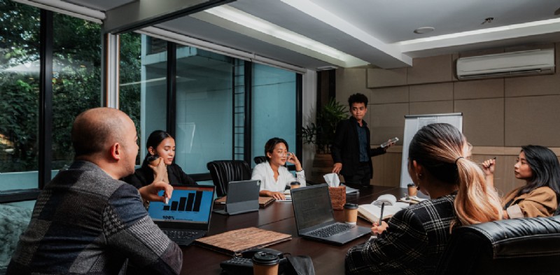 Top AI Tools for Small Businesses in 2025: Boost Efficiency & Growth