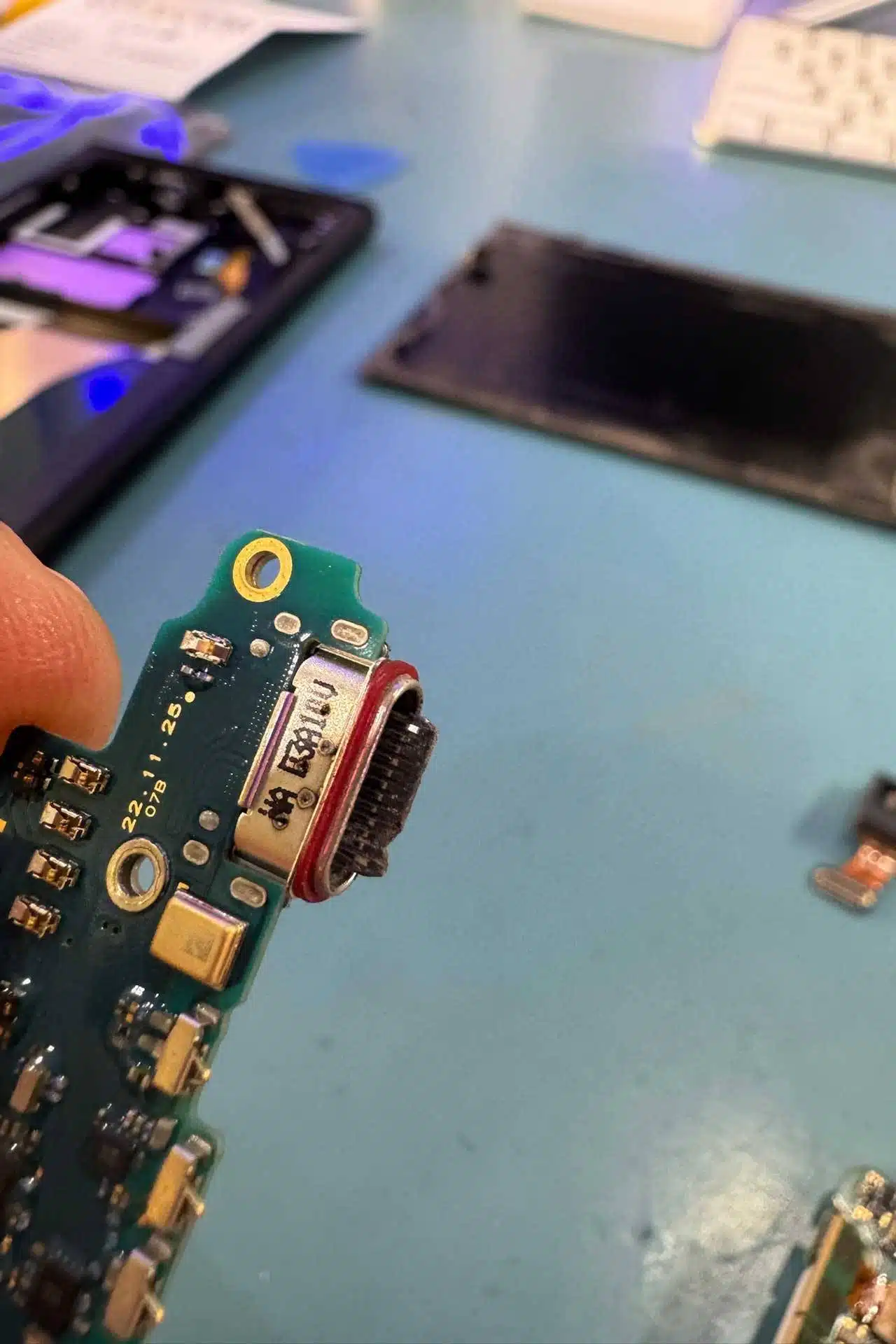 Recognize a Faulty Charging Port and Protect Your Device: Expert Repair Tips