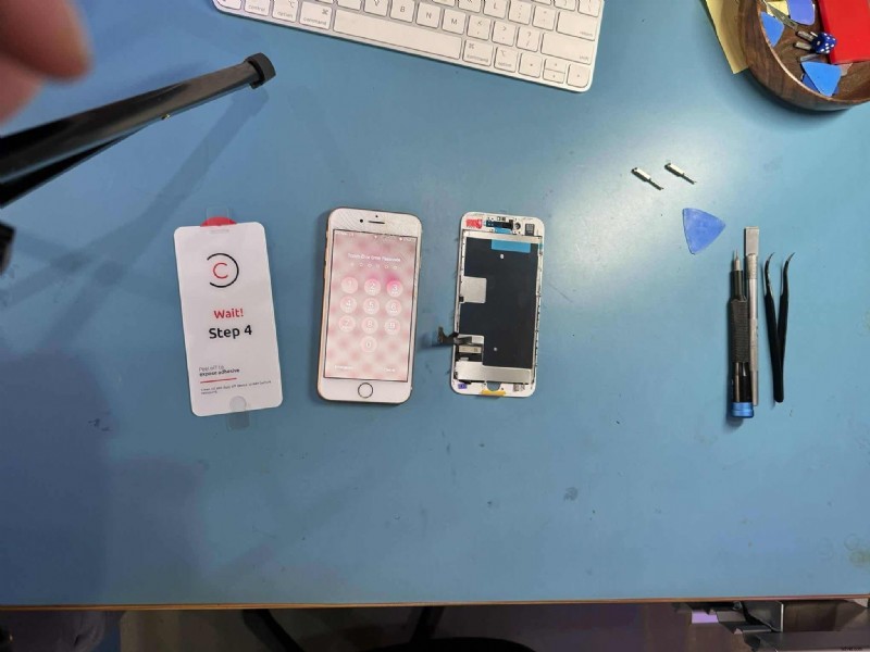 iPhone Screen Repair: DIY & Professional Fixes for Cracked Screens