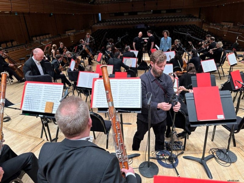 Sennheiser MKH 8018: Stereo Shotgun Microphone for Professionals