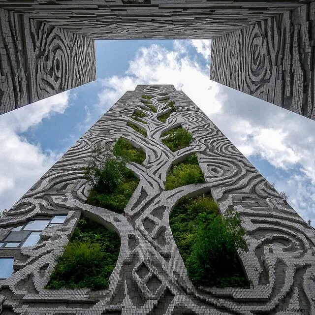 Nano Banana vs Midjourney: A Side‑by‑Side Review of AI Image Generators