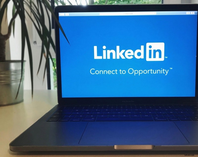 Top LinkedIn Video Makers for Professionals in 2024