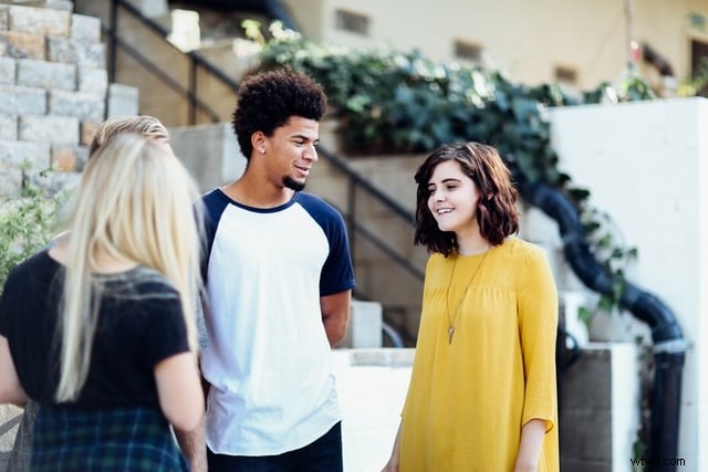 Bumble Conversation Starters: 18 Proven Openers to Spark Meaningful Chats