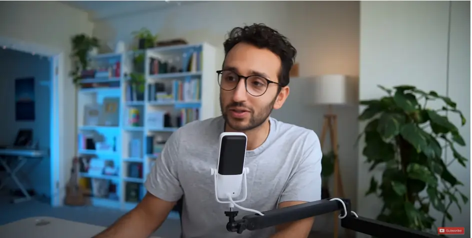 Professional Video Interview Backgrounds: Tips & Ideas