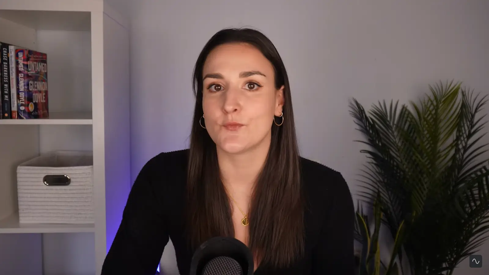 Professional Video Interview Backgrounds: Tips & Ideas