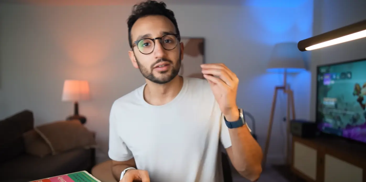 Professional Video Interview Backgrounds: Tips & Ideas