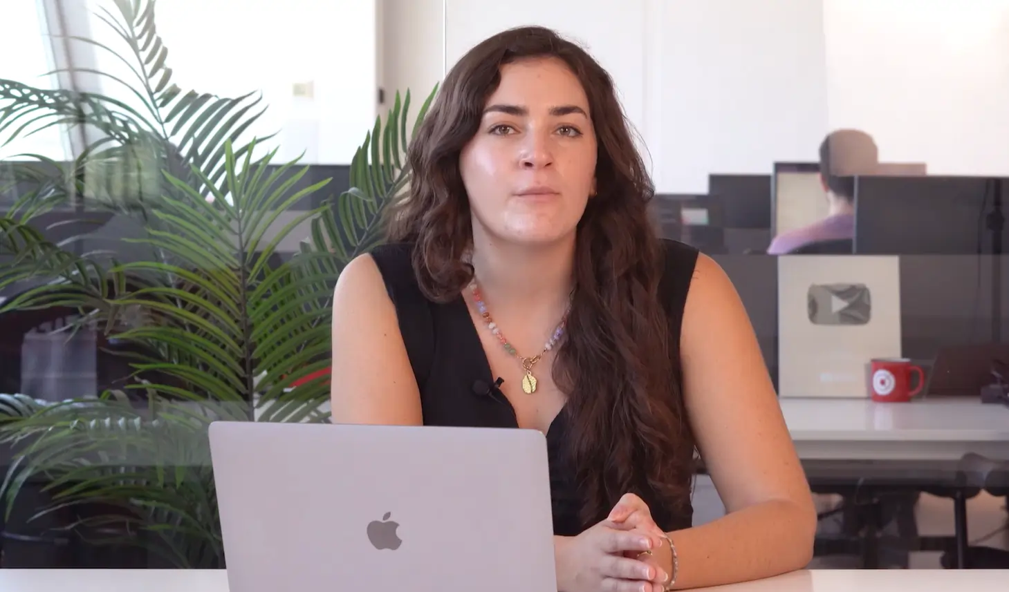 Professional Video Interview Backgrounds: Tips & Ideas