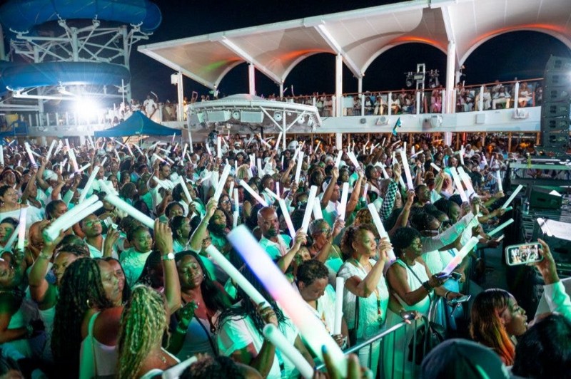 Mastering Nighttime Crowd Photography on Cruise Ship Decks with Flashpoint Speedlights
